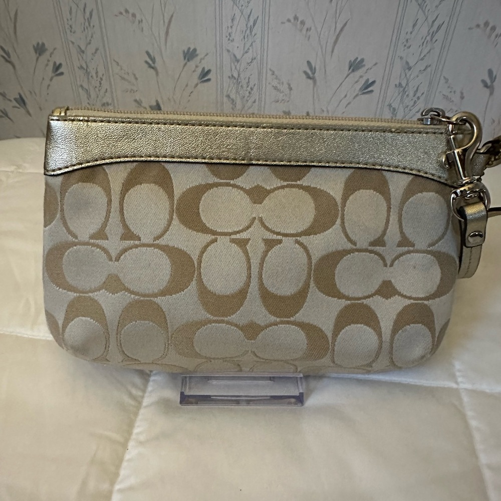 Coach Cream Monogram Wristlet with Floral Appliqué Flowers - Picture 2 of 16
